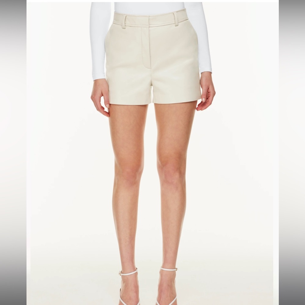 Babaton Agency 3" Short Size 4